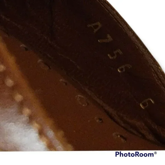 Salvatore Ferragamo Womens Brow Leather Kitten Heels Size 6 - Picture 8 of 9